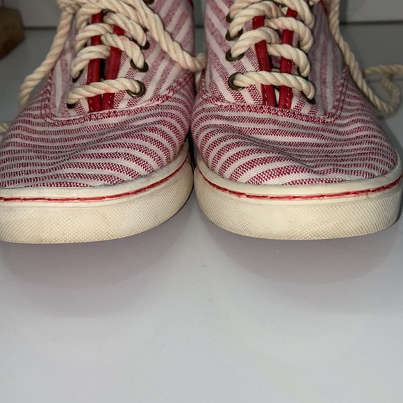 UGG red stripe sneakers - Picture 2 of 8